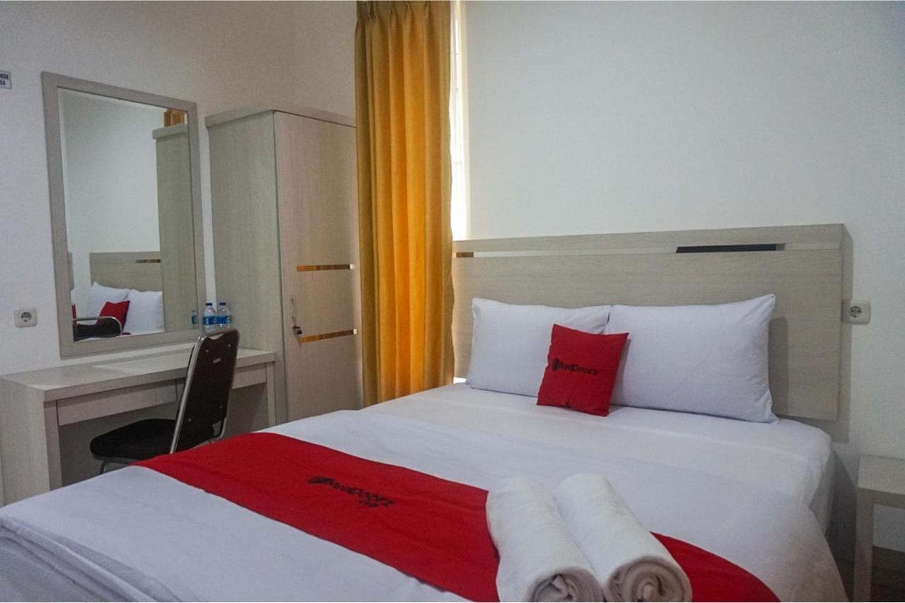 Reddoorz Near Araya Family Club House Otel Malang Dış mekan fotoğraf