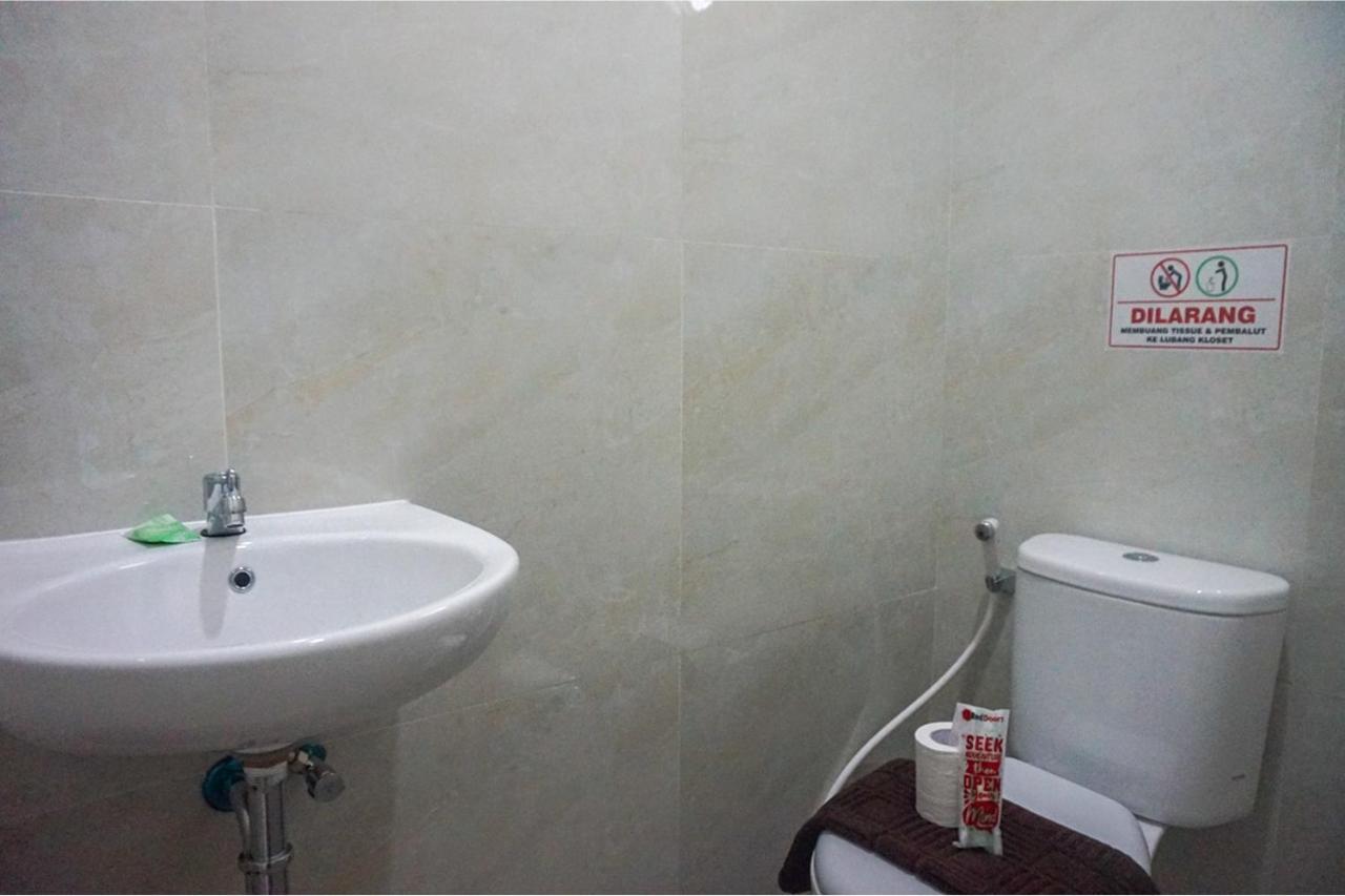 Reddoorz Near Araya Family Club House Otel Malang Dış mekan fotoğraf