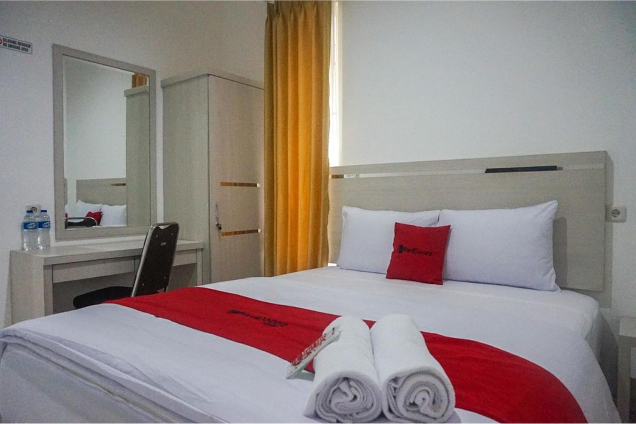 Reddoorz Near Araya Family Club House Otel Malang Dış mekan fotoğraf